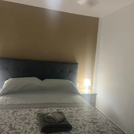Arona 2-bed - Sleeps 5 - Outdoor Pool Apartment